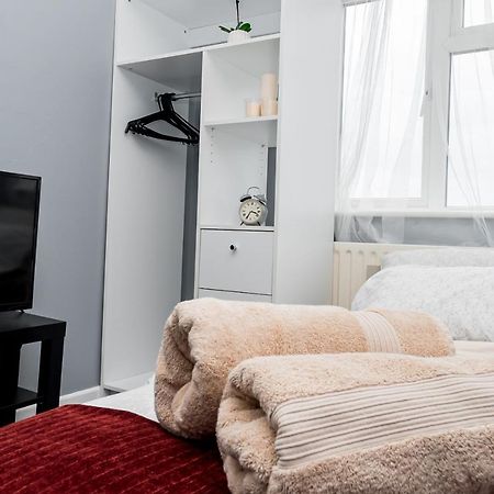 Shirley House 2, Self Catering Guest House, Self Check In, Smart Locks, 10 Min Walk To Southampton General, Aspire And Princess Anne Hospitals, Access To Fully Equipped Kitchen, Excellent Transport Links, Ideal For Longer Stays And Hospital Shifts Eksteriør billede