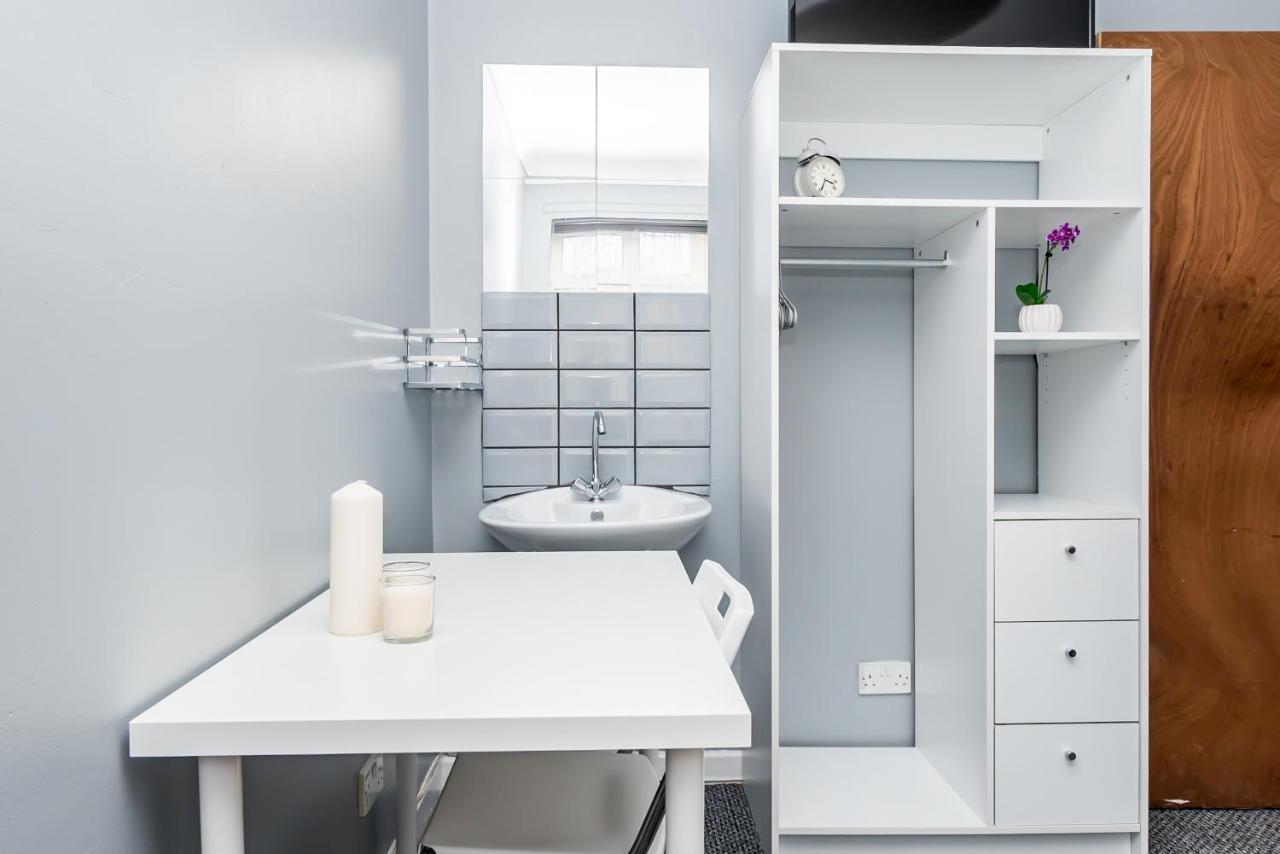 Shirley House 2, Self Catering Guest House, Self Check In, Smart Locks, 10 Min Walk To Southampton General, Aspire And Princess Anne Hospitals, Access To Fully Equipped Kitchen, Excellent Transport Links, Ideal For Longer Stays And Hospital Shifts Eksteriør billede