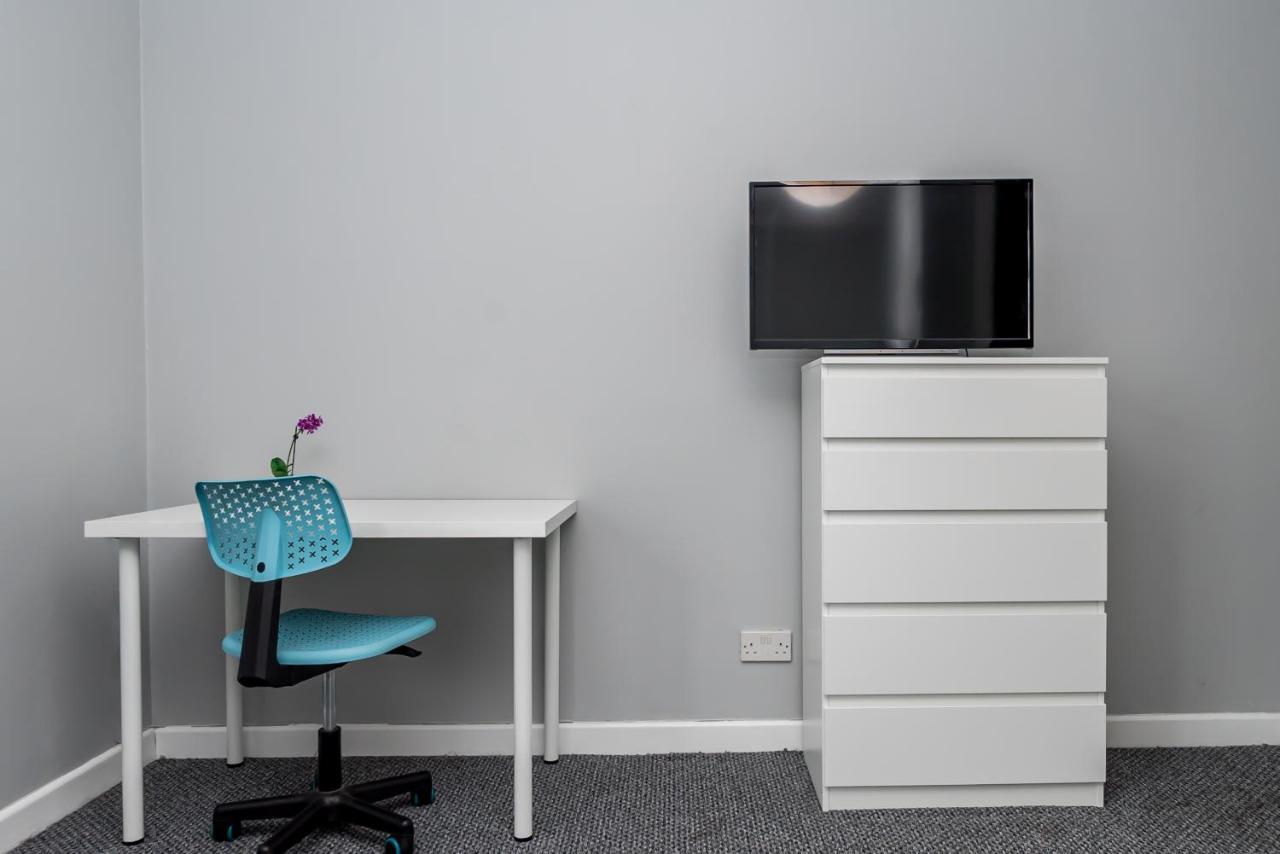 Shirley House 2, Self Catering Guest House, Self Check In, Smart Locks, 10 Min Walk To Southampton General, Aspire And Princess Anne Hospitals, Access To Fully Equipped Kitchen, Excellent Transport Links, Ideal For Longer Stays And Hospital Shifts Eksteriør billede