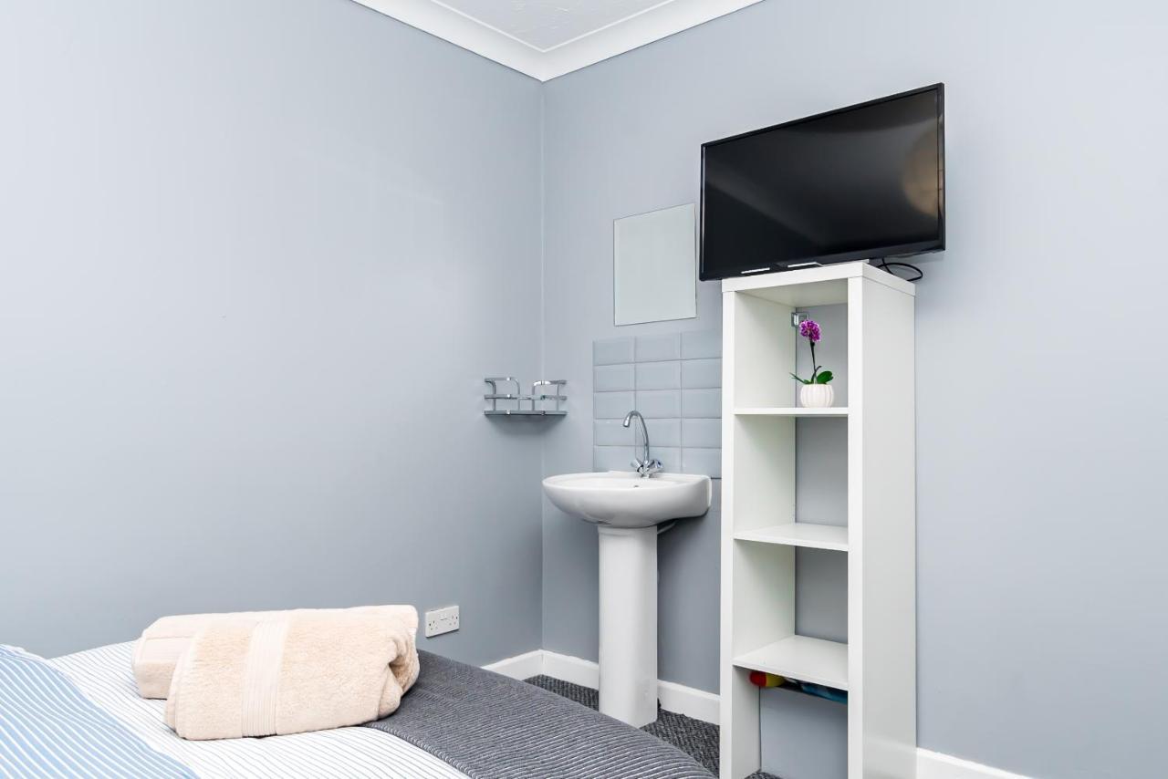 Shirley House 2, Self Catering Guest House, Self Check In, Smart Locks, 10 Min Walk To Southampton General, Aspire And Princess Anne Hospitals, Access To Fully Equipped Kitchen, Excellent Transport Links, Ideal For Longer Stays And Hospital Shifts Eksteriør billede