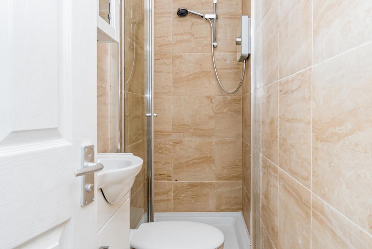 Shirley House 2, Self Catering Guest House, Self Check In, Smart Locks, 10 Min Walk To Southampton General, Aspire And Princess Anne Hospitals, Access To Fully Equipped Kitchen, Excellent Transport Links, Ideal For Longer Stays And Hospital Shifts Eksteriør billede