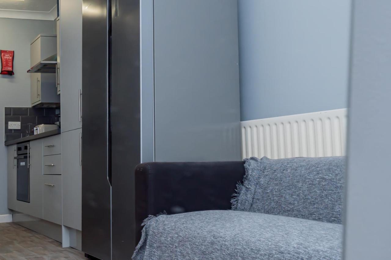 Shirley House 2, Self Catering Guest House, Self Check In, Smart Locks, 10 Min Walk To Southampton General, Aspire And Princess Anne Hospitals, Access To Fully Equipped Kitchen, Excellent Transport Links, Ideal For Longer Stays And Hospital Shifts Eksteriør billede