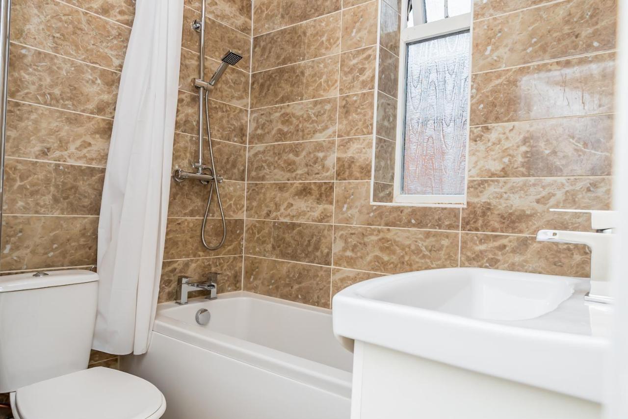 Shirley House 2, Self Catering Guest House, Self Check In, Smart Locks, 10 Min Walk To Southampton General, Aspire And Princess Anne Hospitals, Access To Fully Equipped Kitchen, Excellent Transport Links, Ideal For Longer Stays And Hospital Shifts Eksteriør billede