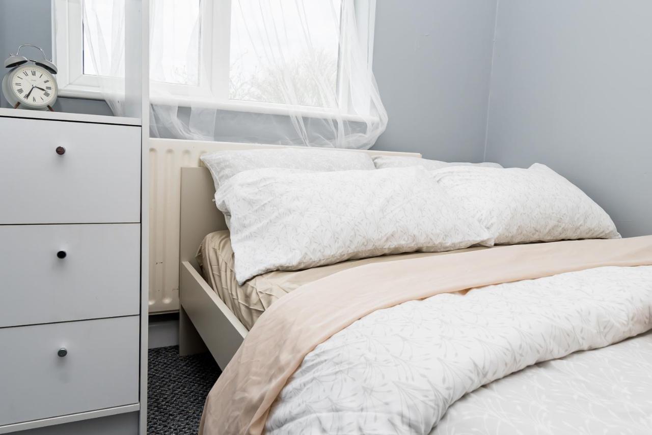 Shirley House 2, Self Catering Guest House, Self Check In, Smart Locks, 10 Min Walk To Southampton General, Aspire And Princess Anne Hospitals, Access To Fully Equipped Kitchen, Excellent Transport Links, Ideal For Longer Stays And Hospital Shifts Eksteriør billede