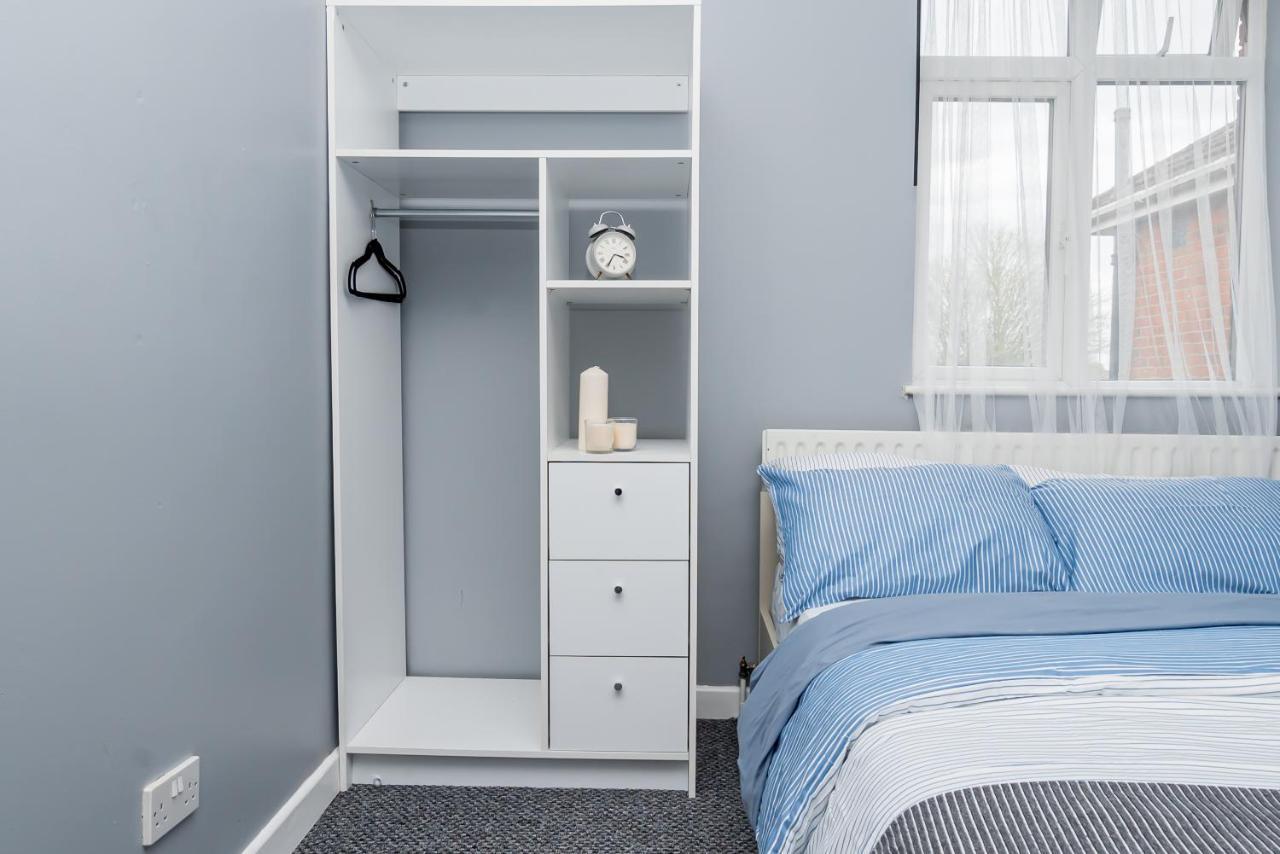 Shirley House 2, Self Catering Guest House, Self Check In, Smart Locks, 10 Min Walk To Southampton General, Aspire And Princess Anne Hospitals, Access To Fully Equipped Kitchen, Excellent Transport Links, Ideal For Longer Stays And Hospital Shifts Eksteriør billede