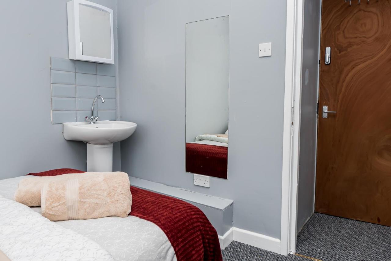Shirley House 2, Self Catering Guest House, Self Check In, Smart Locks, 10 Min Walk To Southampton General, Aspire And Princess Anne Hospitals, Access To Fully Equipped Kitchen, Excellent Transport Links, Ideal For Longer Stays And Hospital Shifts Eksteriør billede