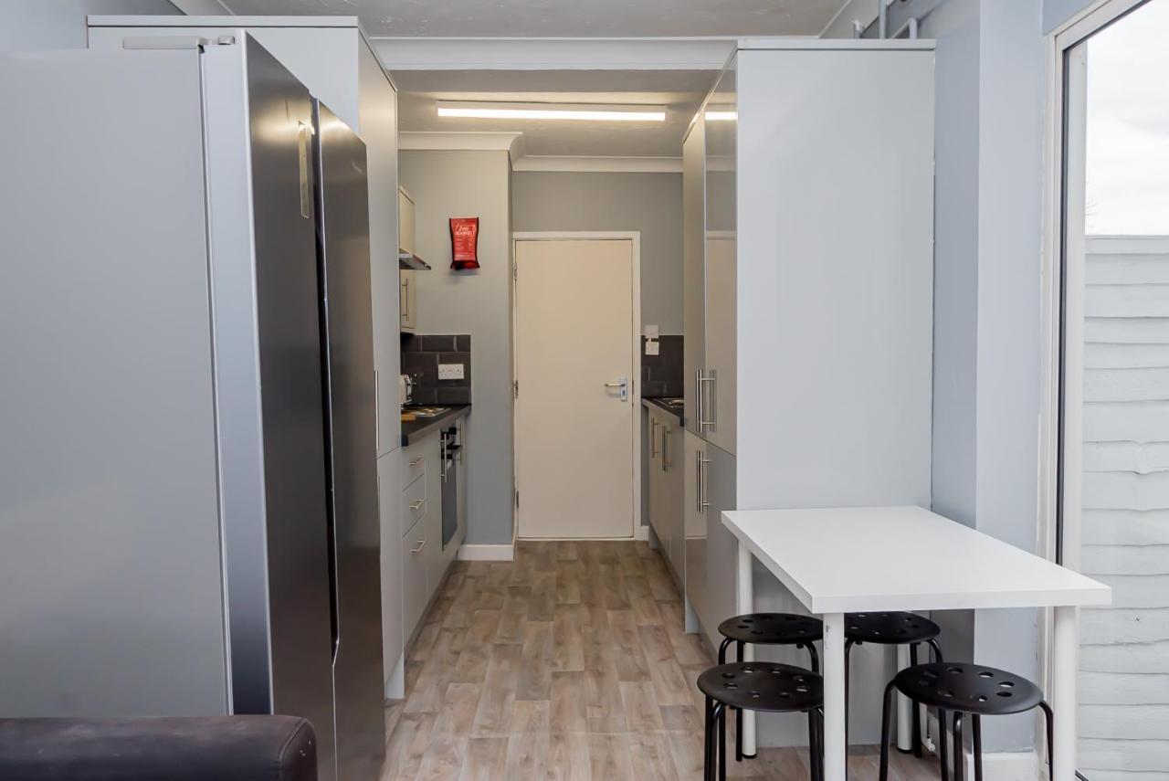 Shirley House 2, Self Catering Guest House, Self Check In, Smart Locks, 10 Min Walk To Southampton General, Aspire And Princess Anne Hospitals, Access To Fully Equipped Kitchen, Excellent Transport Links, Ideal For Longer Stays And Hospital Shifts Eksteriør billede