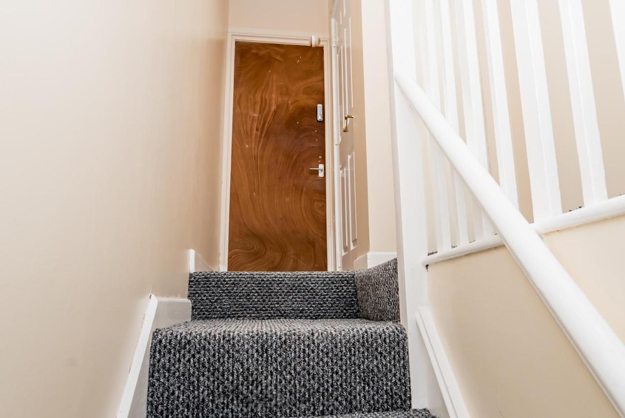 Shirley House 2, Self Catering Guest House, Self Check In, Smart Locks, 10 Min Walk To Southampton General, Aspire And Princess Anne Hospitals, Access To Fully Equipped Kitchen, Excellent Transport Links, Ideal For Longer Stays And Hospital Shifts Eksteriør billede