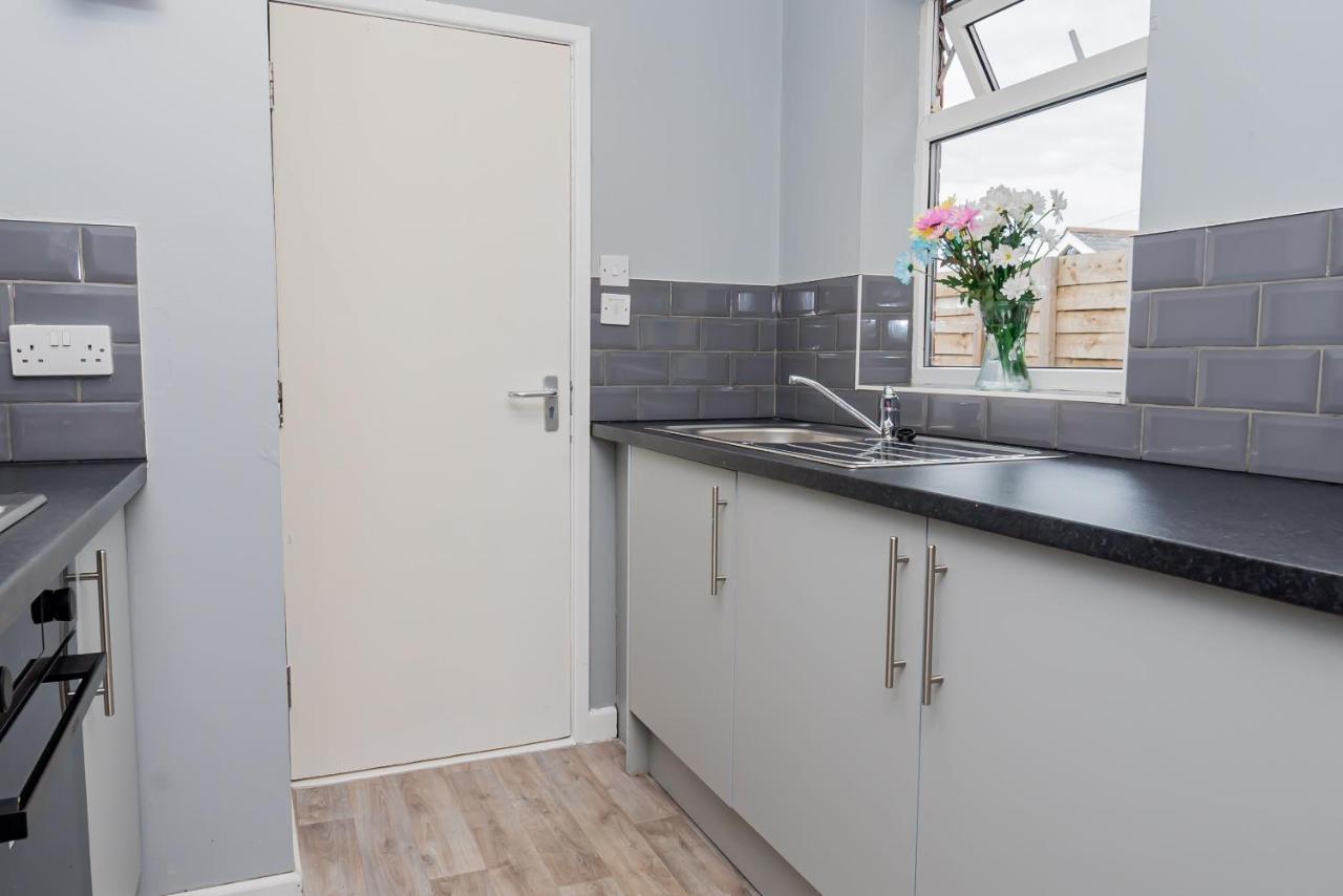 Shirley House 2, Self Catering Guest House, Self Check In, Smart Locks, 10 Min Walk To Southampton General, Aspire And Princess Anne Hospitals, Access To Fully Equipped Kitchen, Excellent Transport Links, Ideal For Longer Stays And Hospital Shifts Eksteriør billede