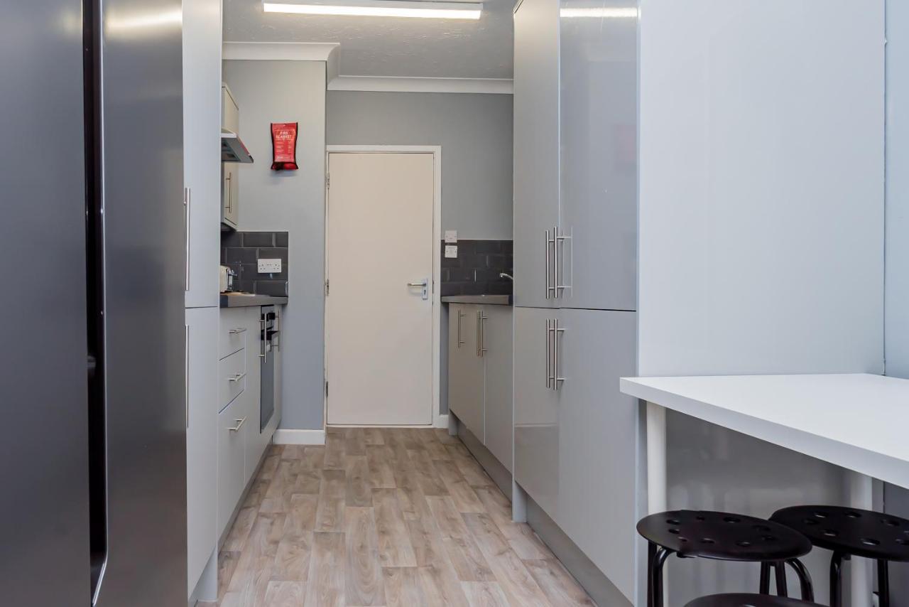 Shirley House 2, Self Catering Guest House, Self Check In, Smart Locks, 10 Min Walk To Southampton General, Aspire And Princess Anne Hospitals, Access To Fully Equipped Kitchen, Excellent Transport Links, Ideal For Longer Stays And Hospital Shifts Eksteriør billede