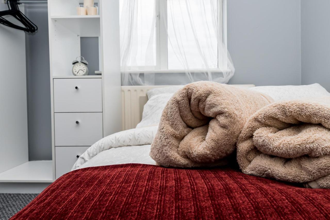 Shirley House 2, Self Catering Guest House, Self Check In, Smart Locks, 10 Min Walk To Southampton General, Aspire And Princess Anne Hospitals, Access To Fully Equipped Kitchen, Excellent Transport Links, Ideal For Longer Stays And Hospital Shifts Eksteriør billede